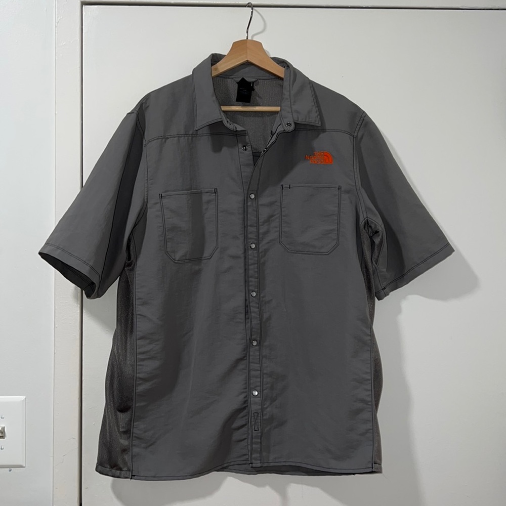 Mens button up North face shirt